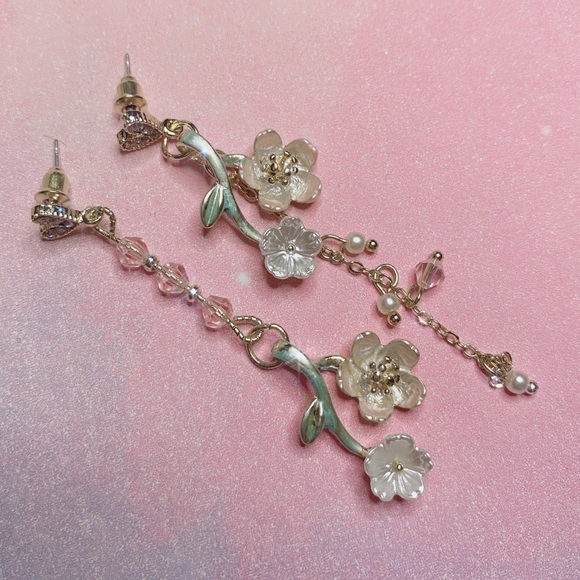 Silver 925 flower drop earrings Sakura cherry assymetric dangle earrings - Picture 1 of 2